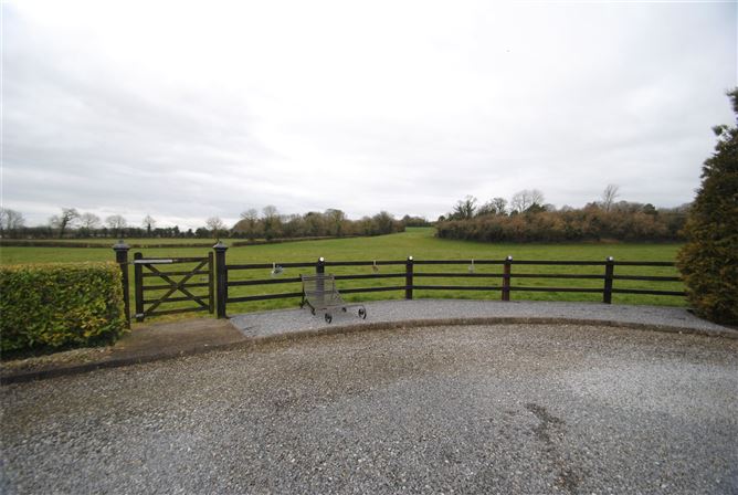Rathbeg Lane, Sharavogue, Birr, Co. Offaly