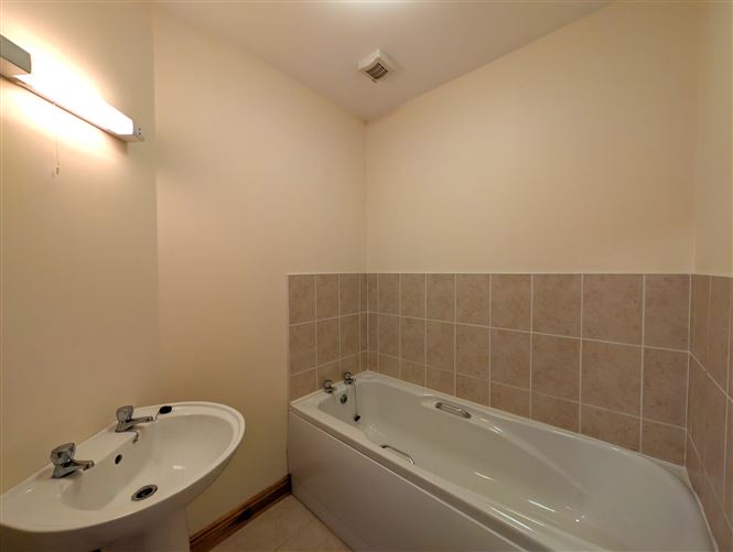 33 Hazel Lawns, Ballyhaunis, Co. Mayo