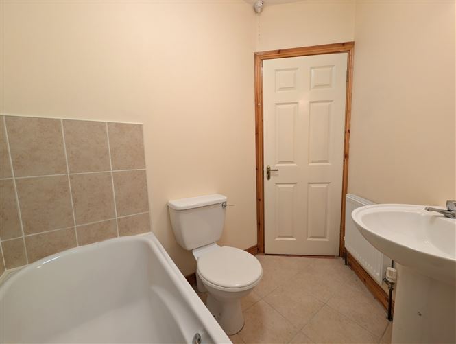 33 Hazel Lawns, Ballyhaunis, Co. Mayo