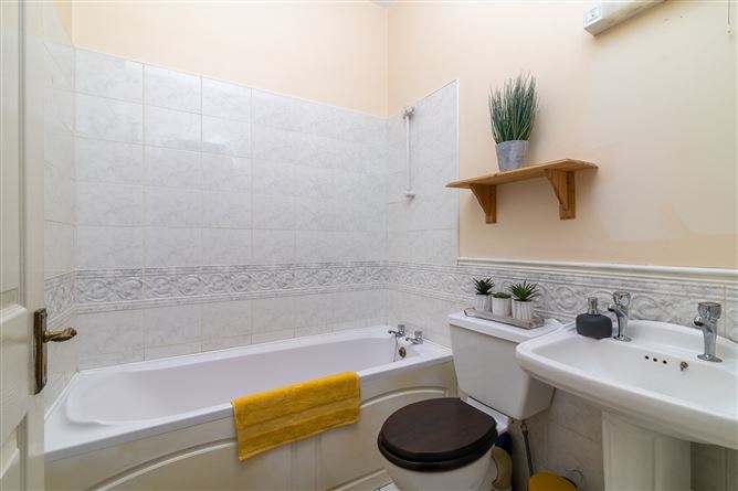 9 Fairfield Court, Montree Row, Athlone, Co. Westmeath