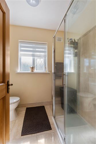 https://photos-a.propertyimages.ie/media/8/2/8/4925828/580ba632-1da5-41c2-a4a4-bfd8a35ff982_l.jpg