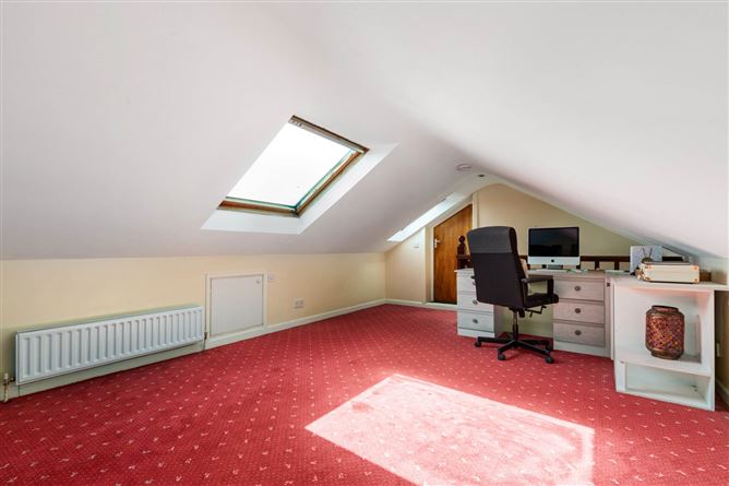 https://photos-a.propertyimages.ie/media/8/2/8/4925828/580ba632-1da5-41c2-a4a4-bfd8a35ff982_l.jpg