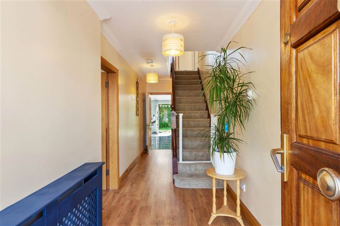 https://photos-a.propertyimages.ie/media/8/2/8/4925828/580ba632-1da5-41c2-a4a4-bfd8a35ff982_l.jpg