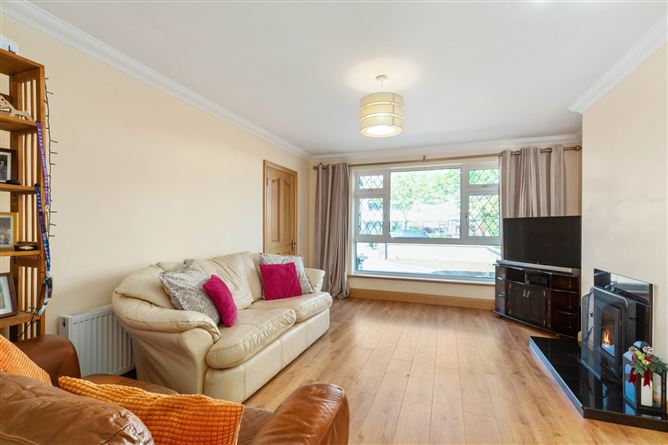 https://photos-a.propertyimages.ie/media/8/2/8/4925828/580ba632-1da5-41c2-a4a4-bfd8a35ff982_l.jpg