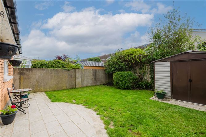 https://photos-a.propertyimages.ie/media/8/2/8/4925828/580ba632-1da5-41c2-a4a4-bfd8a35ff982_l.jpg