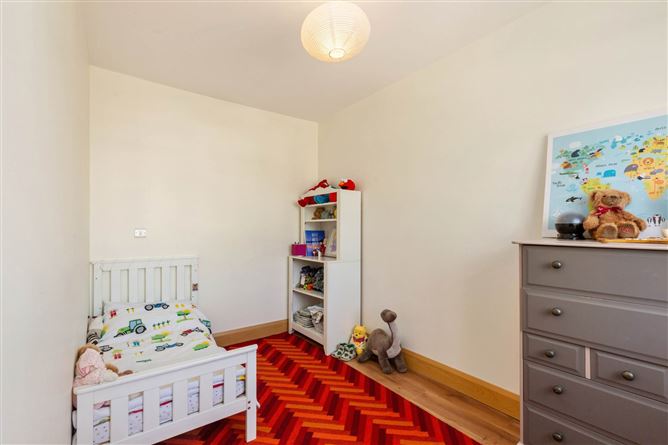 https://photos-a.propertyimages.ie/media/8/2/8/4925828/580ba632-1da5-41c2-a4a4-bfd8a35ff982_l.jpg