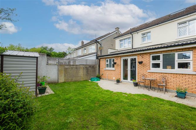https://photos-a.propertyimages.ie/media/8/2/8/4925828/580ba632-1da5-41c2-a4a4-bfd8a35ff982_l.jpg