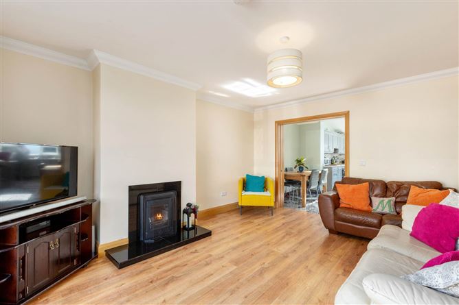 https://photos-a.propertyimages.ie/media/8/2/8/4925828/580ba632-1da5-41c2-a4a4-bfd8a35ff982_l.jpg