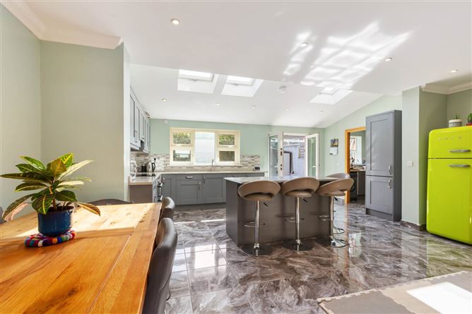 https://photos-a.propertyimages.ie/media/8/2/8/4925828/580ba632-1da5-41c2-a4a4-bfd8a35ff982_l.jpg