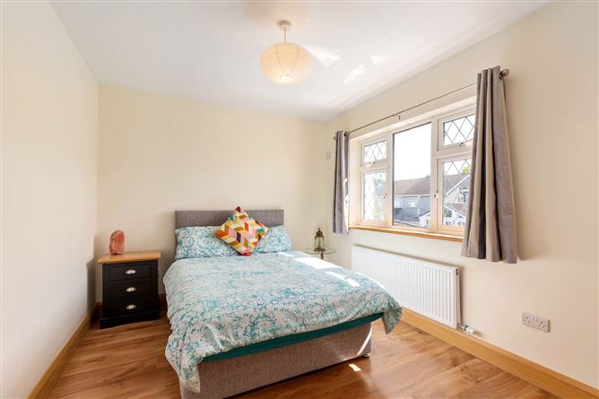 https://photos-a.propertyimages.ie/media/8/2/8/4925828/580ba632-1da5-41c2-a4a4-bfd8a35ff982_l.jpg