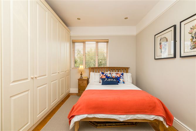 8 Castleview Park, Dublin Road, Malahide, Dublin