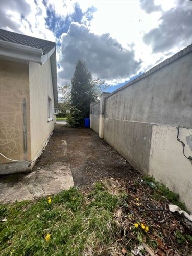 Bungalow On c. 0.2 Acres / 0.080 HA., 2 Broadlease Commons, Ballymore Eustace, Kildare