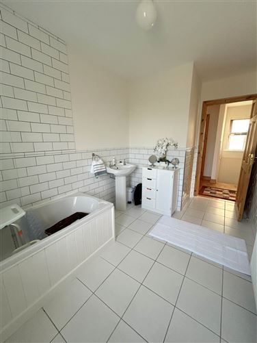 6 Cluain Gearrain, Quin, Ennis, County Clare