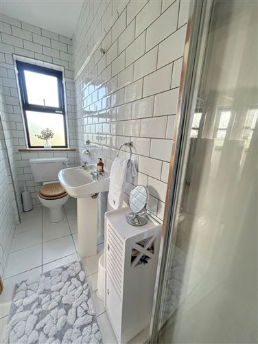 6 Cluain Gearrain, Quin, Ennis, County Clare