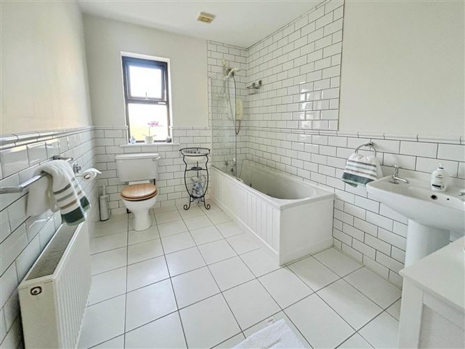 6 Cluain Gearrain, Quin, Ennis, County Clare