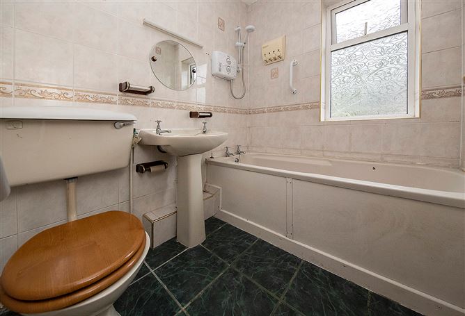 25 Glendine Drive, Seapark, Abbeyside, Dungarvan, Co. Waterford