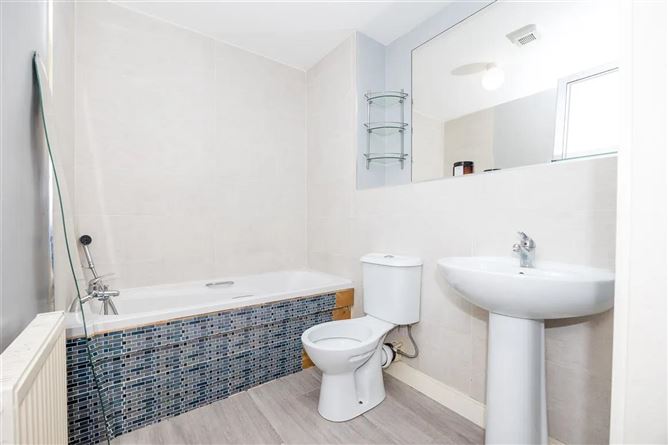 https://photos-a.propertyimages.ie/media/8/3/1/4935138/2eaa3612-998c-4b6d-a47b-9466f648129e_l.png