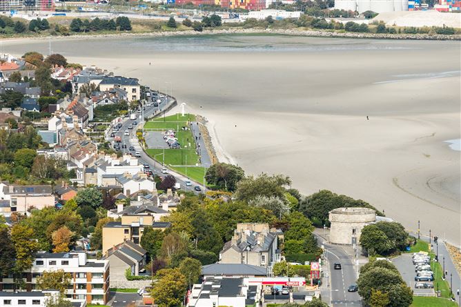 https://photos-a.propertyimages.ie/media/8/3/1/4958138/4ea706e5-3b42-416d-8965-e73411d537ca_l.jpg
