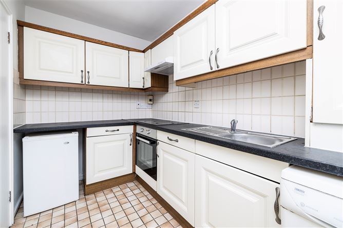 https://photos-a.propertyimages.ie/media/8/3/1/4958138/4ea706e5-3b42-416d-8965-e73411d537ca_l.jpg