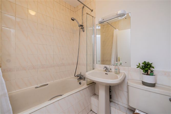 https://photos-a.propertyimages.ie/media/8/3/1/4958138/4ea706e5-3b42-416d-8965-e73411d537ca_l.jpg