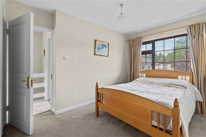 Photo 12 of 22 — 13 Woodview Park, Castleknock, Dublin 15
