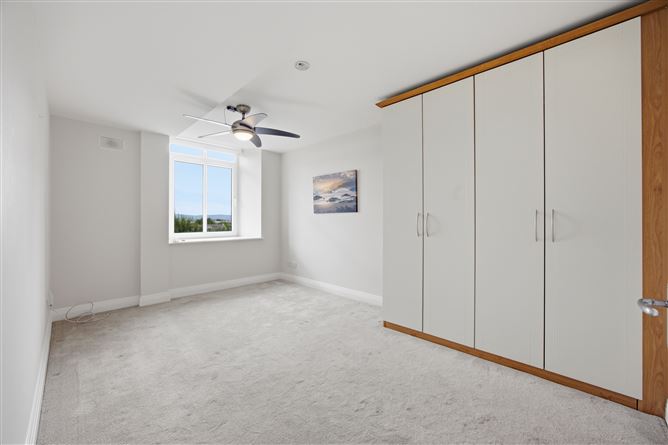 https://photos-a.propertyimages.ie/media/8/3/1/5008138/2057f0cc-97d8-41c8-a5a8-6097c0df3f5c_l.jpeg