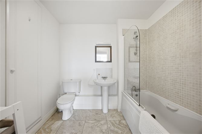 https://photos-a.propertyimages.ie/media/8/3/1/5008138/2057f0cc-97d8-41c8-a5a8-6097c0df3f5c_l.jpeg