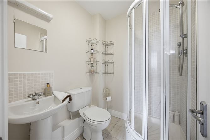 https://photos-a.propertyimages.ie/media/8/3/1/5008138/2057f0cc-97d8-41c8-a5a8-6097c0df3f5c_l.jpeg