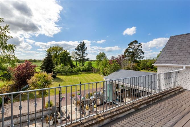 https://photos-a.propertyimages.ie/media/8/3/4/4999438/057791df-4a4a-476b-a094-4a5015253b40_l.jpg