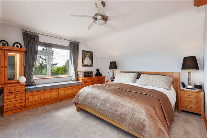 https://photos-a.propertyimages.ie/media/8/3/4/4999438/057791df-4a4a-476b-a094-4a5015253b40_l.jpg