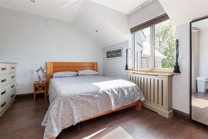 https://photos-a.propertyimages.ie/media/8/3/4/4999438/057791df-4a4a-476b-a094-4a5015253b40_l.jpg