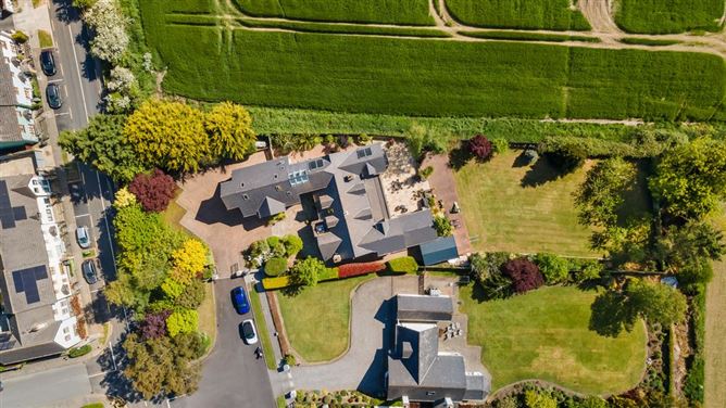 https://photos-a.propertyimages.ie/media/8/3/4/4999438/057791df-4a4a-476b-a094-4a5015253b40_l.jpg