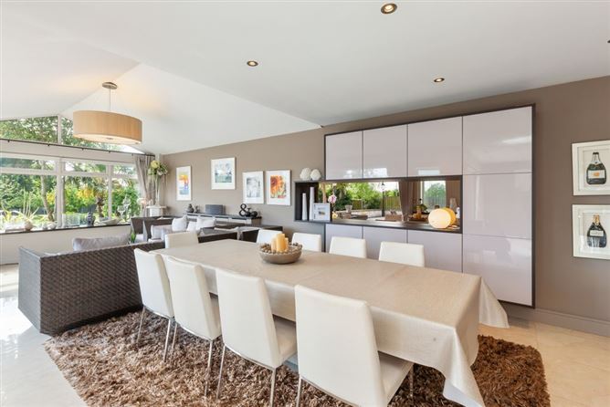 https://photos-a.propertyimages.ie/media/8/3/4/4999438/057791df-4a4a-476b-a094-4a5015253b40_l.jpg