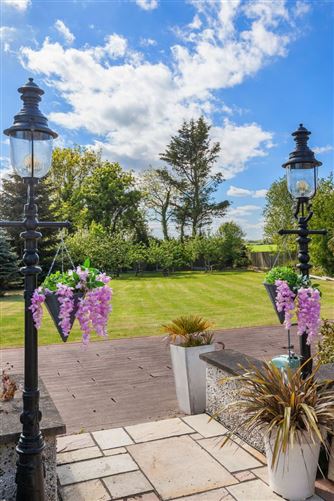 https://photos-a.propertyimages.ie/media/8/3/4/4999438/057791df-4a4a-476b-a094-4a5015253b40_l.jpg
