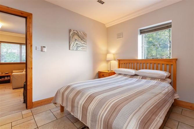 https://photos-a.propertyimages.ie/media/8/3/4/4999438/057791df-4a4a-476b-a094-4a5015253b40_l.jpg