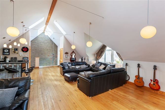https://photos-a.propertyimages.ie/media/8/3/4/4999438/057791df-4a4a-476b-a094-4a5015253b40_l.jpg