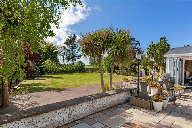 https://photos-a.propertyimages.ie/media/8/3/4/4999438/057791df-4a4a-476b-a094-4a5015253b40_l.jpg