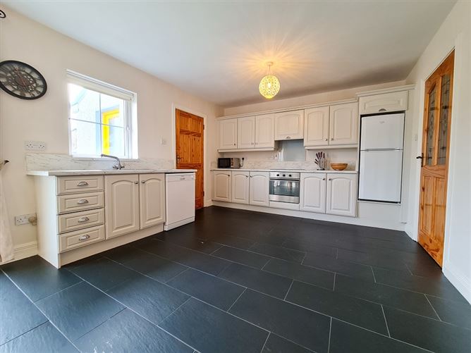 No. 5 Whitehorse Lane, Turlough Road , Castlebar, Mayo