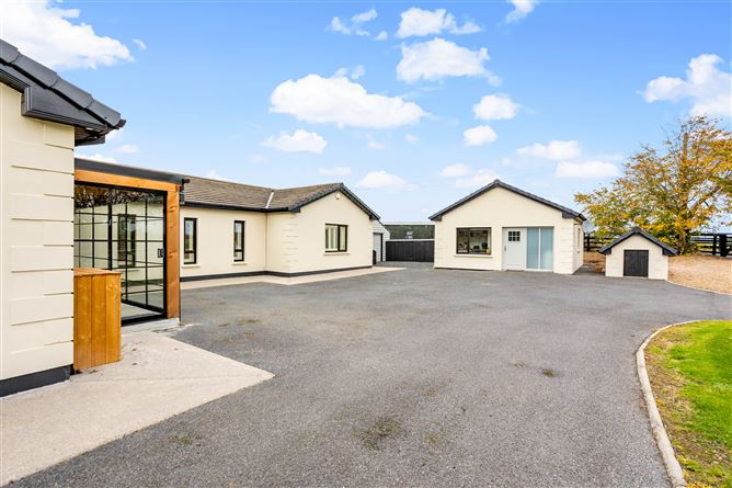 Twin Hills Lodge, Knockanally, Donadea, Kildare