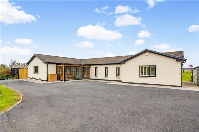 Twin Hills Lodge, Knockanally, Donadea, Kildare