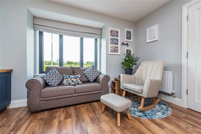 https://photos-a.propertyimages.ie/media/8/3/6/4963638/1c1decd5-dd78-4ad3-b005-3e65f4341f18_l.jpg