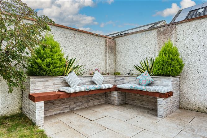 https://photos-a.propertyimages.ie/media/8/3/6/4963638/1c1decd5-dd78-4ad3-b005-3e65f4341f18_l.jpg