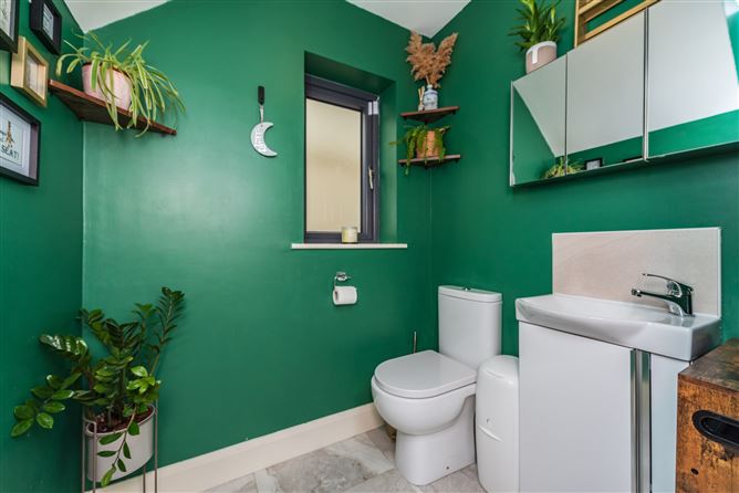 https://photos-a.propertyimages.ie/media/8/3/6/4963638/1c1decd5-dd78-4ad3-b005-3e65f4341f18_l.jpg