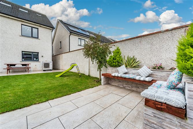 https://photos-a.propertyimages.ie/media/8/3/6/4963638/1c1decd5-dd78-4ad3-b005-3e65f4341f18_l.jpg