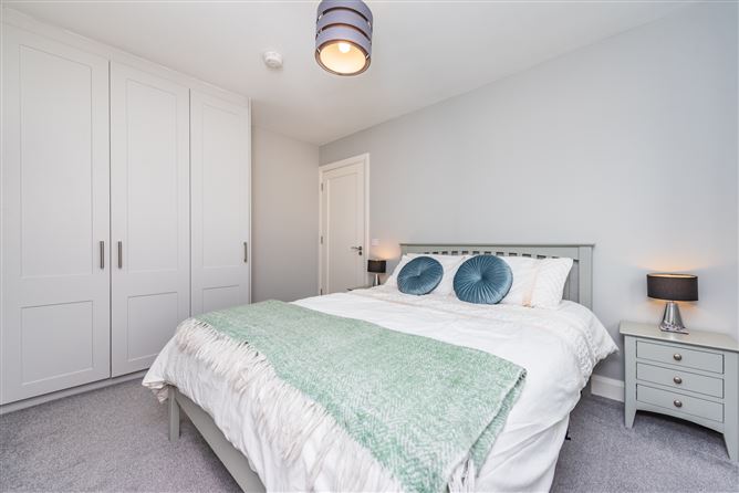 https://photos-a.propertyimages.ie/media/8/3/6/4963638/1c1decd5-dd78-4ad3-b005-3e65f4341f18_l.jpg