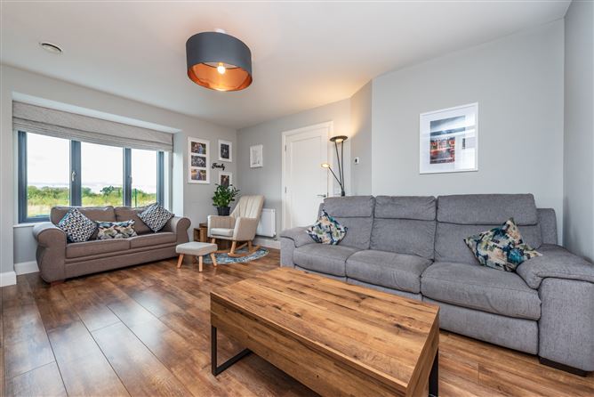 https://photos-a.propertyimages.ie/media/8/3/6/4963638/1c1decd5-dd78-4ad3-b005-3e65f4341f18_l.jpg