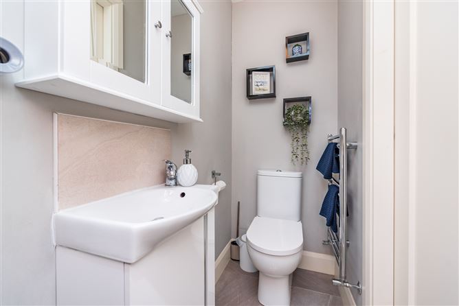 https://photos-a.propertyimages.ie/media/8/3/6/4963638/1c1decd5-dd78-4ad3-b005-3e65f4341f18_l.jpg