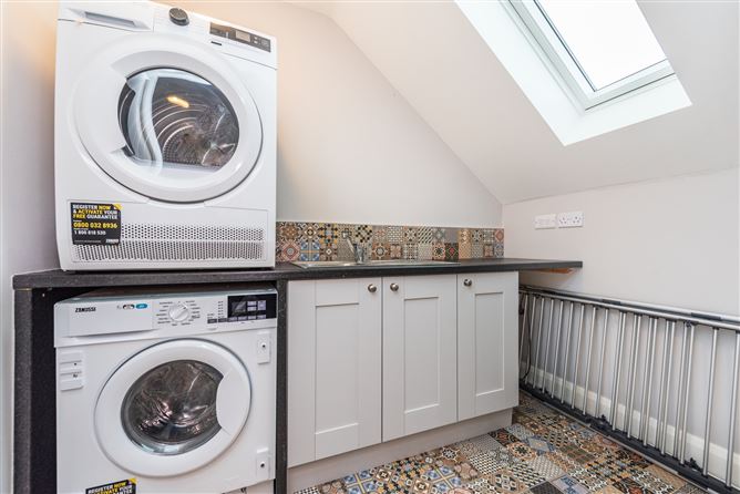 https://photos-a.propertyimages.ie/media/8/3/6/4963638/1c1decd5-dd78-4ad3-b005-3e65f4341f18_l.jpg