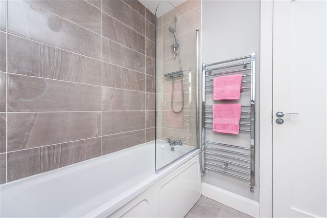 https://photos-a.propertyimages.ie/media/8/3/6/4963638/1c1decd5-dd78-4ad3-b005-3e65f4341f18_l.jpg