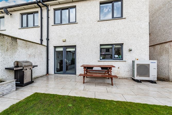 https://photos-a.propertyimages.ie/media/8/3/6/4963638/1c1decd5-dd78-4ad3-b005-3e65f4341f18_l.jpg